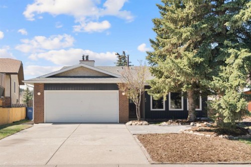 92 Glenhill Drive  Cochrane, AB T4C 1H1