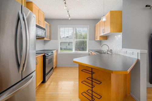 2504-7171 Coach Hill Road, Calgary, AB - Indoor Photo Showing Kitchen With Double Sink
