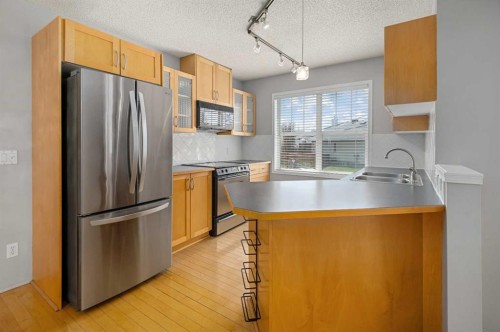 2504-7171 Coach Hill Road, Calgary, AB - Indoor Photo Showing Kitchen