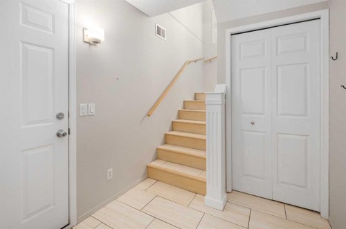 2504-7171 Coach Hill Road, Calgary, AB - Indoor Photo Showing Other Room