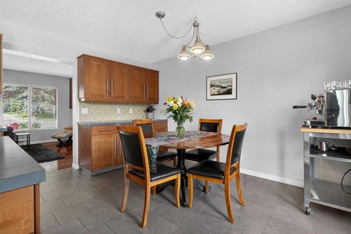 348 Midlake Boulevard Se, Calgary, AB - Indoor Photo Showing Dining Room