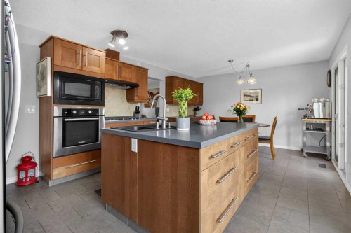 348 Midlake Boulevard Se, Calgary, AB - Indoor Photo Showing Kitchen With Double Sink