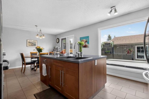348 Midlake Boulevard Se, Calgary, AB - Indoor