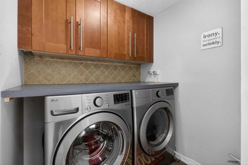 348 Midlake Boulevard Se, Calgary, AB - Indoor Photo Showing Laundry Room