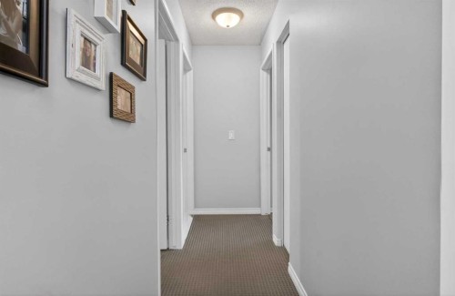 348 Midlake Boulevard Se, Calgary, AB - Indoor Photo Showing Other Room
