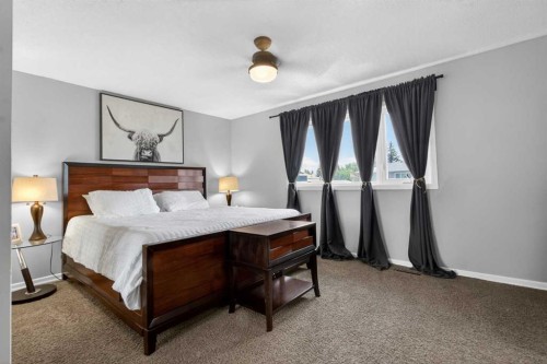 348 Midlake Boulevard Se, Calgary, AB - Indoor Photo Showing Bedroom