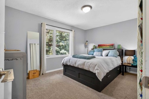 348 Midlake Boulevard Se, Calgary, AB - Indoor Photo Showing Bedroom