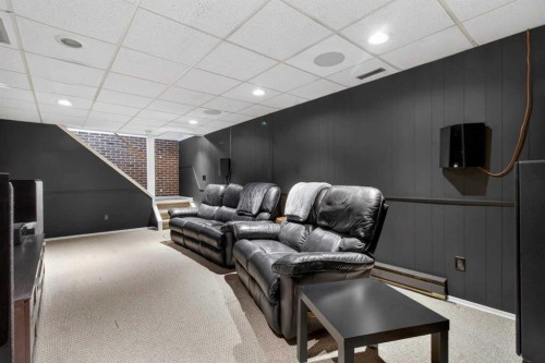 348 Midlake Boulevard Se, Calgary, AB - Indoor Photo Showing Other Room