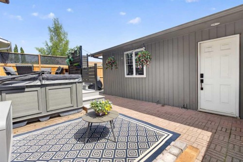 348 Midlake Boulevard Se, Calgary, AB - Outdoor With Exterior