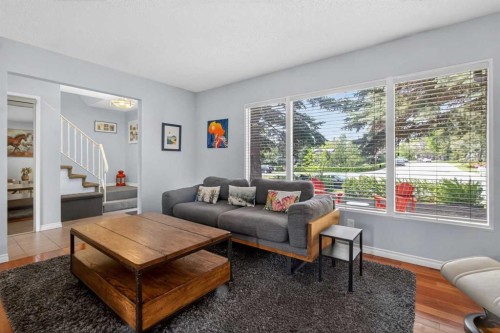 348 Midlake Boulevard Se, Calgary, AB - Indoor Photo Showing Living Room