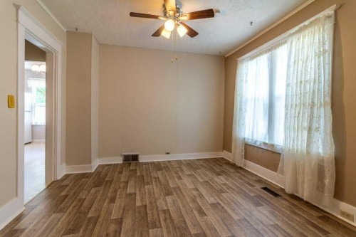 1826 5 Avenue North, Lethbridge, AB - Indoor Photo Showing Other Room