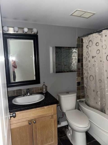 501-1312 13 Avenue Sw, Calgary, AB - Indoor Photo Showing Bathroom