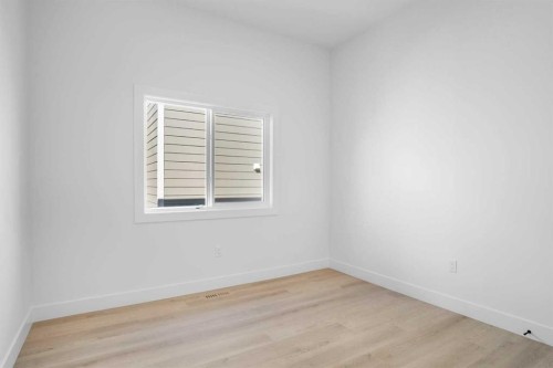 622 Mandalay Boulevard, Carstairs, AB - Indoor Photo Showing Other Room