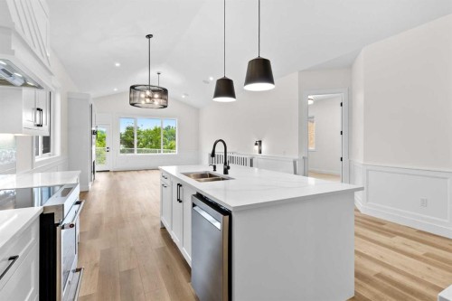 622 Mandalay Boulevard, Carstairs, AB - Indoor Photo Showing Kitchen With Double Sink With Upgraded Kitchen