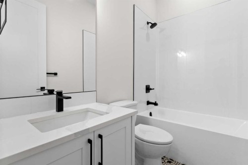 622 Mandalay Boulevard, Carstairs, AB - Indoor Photo Showing Bathroom