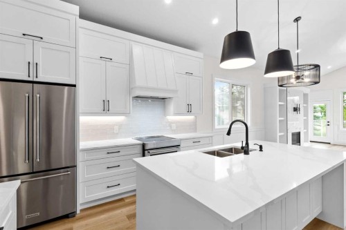 622 Mandalay Boulevard, Carstairs, AB - Indoor Photo Showing Kitchen With Stainless Steel Kitchen With Double Sink With Upgraded Kitchen