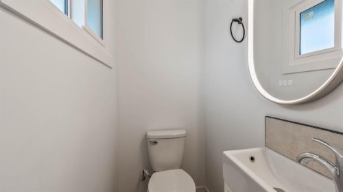 172 Pinewind Road Ne, Calgary, AB - Indoor Photo Showing Bathroom