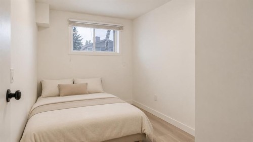 172 Pinewind Road Ne, Calgary, AB - Indoor Photo Showing Bedroom