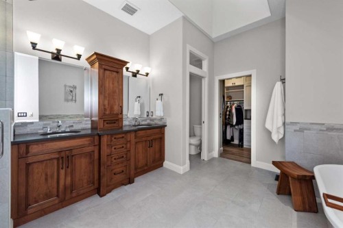 120 Elgin Estates View Se, Calgary, AB - Indoor Photo Showing Bathroom