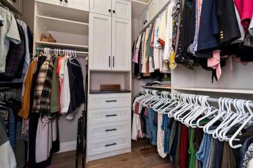 120 Elgin Estates View Se, Calgary, AB - Indoor With Storage