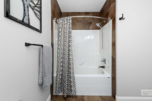 120 Elgin Estates View Se, Calgary, AB - Indoor Photo Showing Bathroom