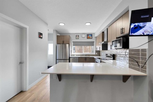 123 Corner Glen Drive Ne, Calgary, AB - Indoor Photo Showing Kitchen With Upgraded Kitchen