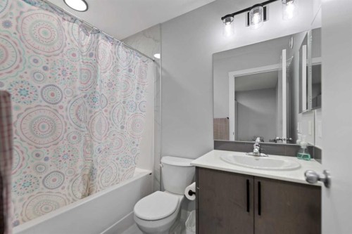 123 Corner Glen Drive Ne, Calgary, AB - Indoor Photo Showing Bathroom
