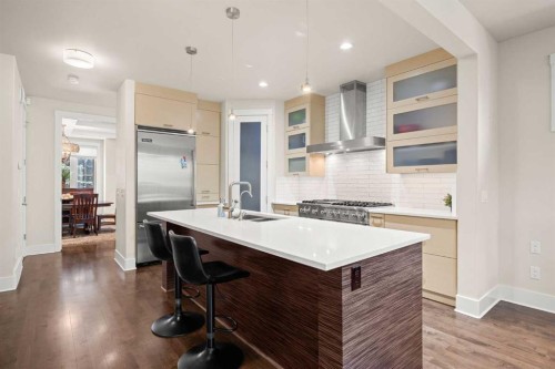 729 4 Street Nw, Calgary, AB - Indoor Photo Showing Kitchen With Double Sink With Upgraded Kitchen
