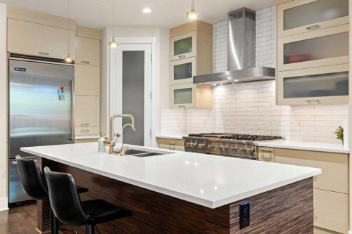 729 4 Street Nw, Calgary, AB - Indoor Photo Showing Kitchen With Stainless Steel Kitchen With Upgraded Kitchen