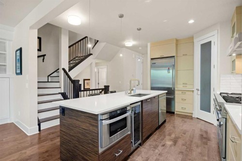 729 4 Street Nw, Calgary, AB - Indoor Photo Showing Kitchen With Double Sink With Upgraded Kitchen