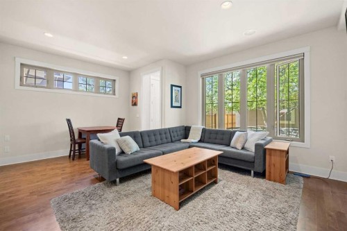 729 4 Street Nw, Calgary, AB - Indoor Photo Showing Living Room