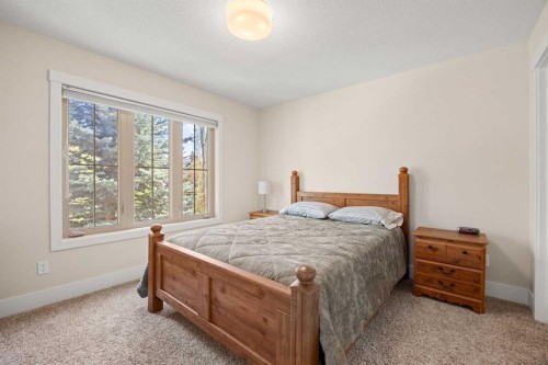 729 4 Street Nw, Calgary, AB - Indoor Photo Showing Bedroom