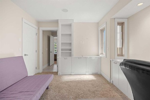 729 4 Street Nw, Calgary, AB - Indoor Photo Showing Other Room