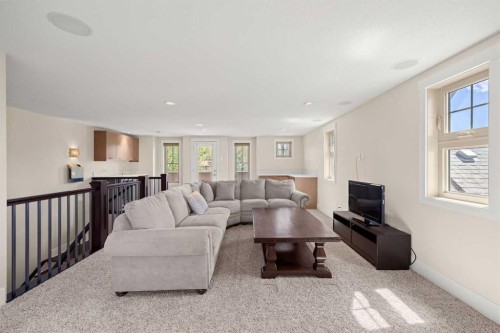 729 4 Street Nw, Calgary, AB - Indoor Photo Showing Living Room