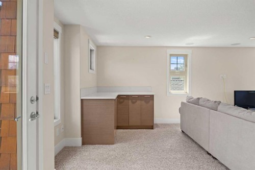 729 4 Street Nw, Calgary, AB - Indoor