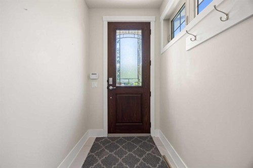 729 4 Street Nw, Calgary, AB - Indoor Photo Showing Other Room