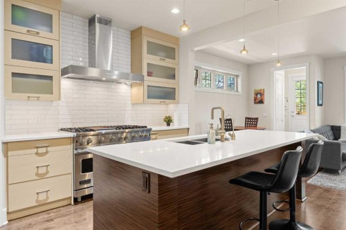 729 4 Street Nw, Calgary, AB - Indoor Photo Showing Kitchen With Double Sink With Upgraded Kitchen