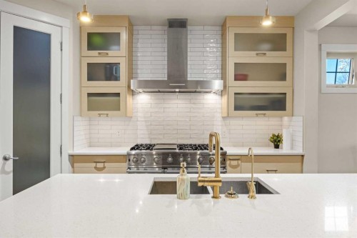 729 4 Street Nw, Calgary, AB - Indoor Photo Showing Kitchen With Upgraded Kitchen
