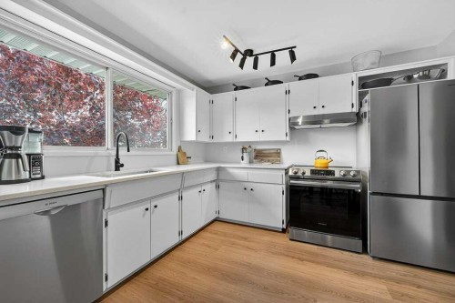 1632 Robson Crescent Se, Calgary, AB - Indoor Photo Showing Kitchen With Stainless Steel Kitchen