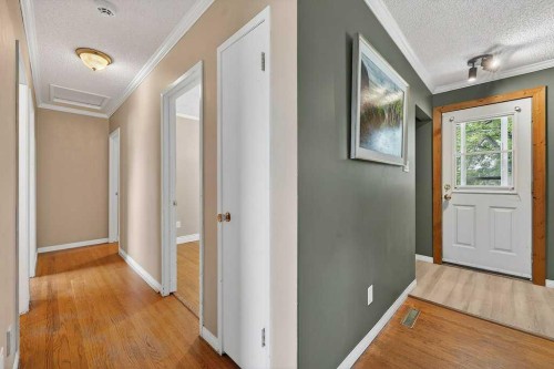 1632 Robson Crescent Se, Calgary, AB - Indoor Photo Showing Other Room