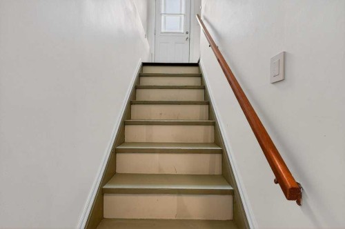1632 Robson Crescent Se, Calgary, AB - Indoor Photo Showing Other Room