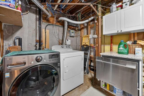 1632 Robson Crescent Se, Calgary, AB - Indoor Photo Showing Laundry Room