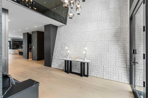 1016 Beverley Boulevard Sw, Calgary, AB - Indoor Photo Showing Other Room