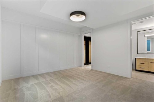 1016 Beverley Boulevard Sw, Calgary, AB - Indoor Photo Showing Other Room