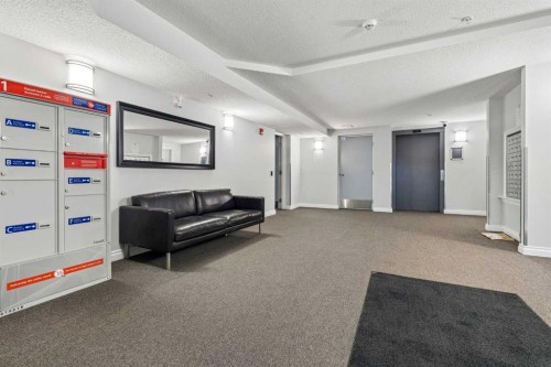 310-1631 28 Avenue Sw, Calgary, AB - Indoor Photo Showing Other Room