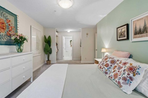 310-1631 28 Avenue Sw, Calgary, AB - Indoor Photo Showing Bedroom