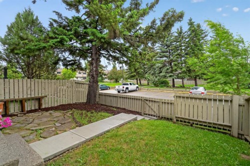 86-203 Lynnview Road Se, Calgary, AB - Outdoor With Backyard