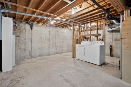 86-203 Lynnview Road Se, Calgary, AB - Indoor Photo Showing Laundry Room