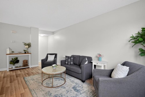 86-203 Lynnview Road Se, Calgary, AB - Indoor Photo Showing Living Room