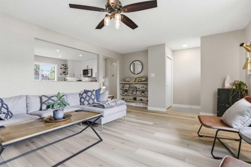 8343 48 Avenue Nw, Calgary, AB - Indoor Photo Showing Living Room